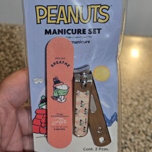 Peanuts Manicure Set with Snoopy Design